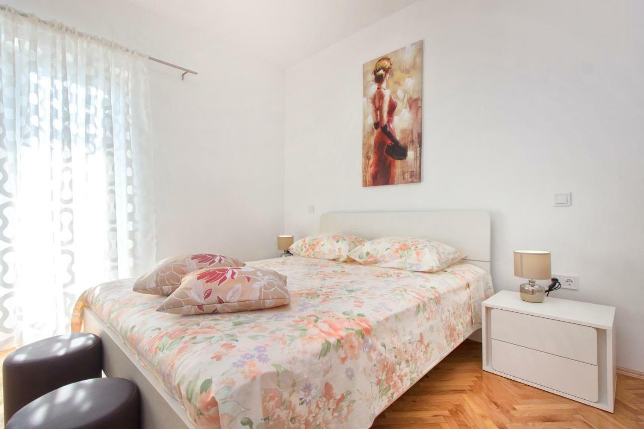 Milena Villa *